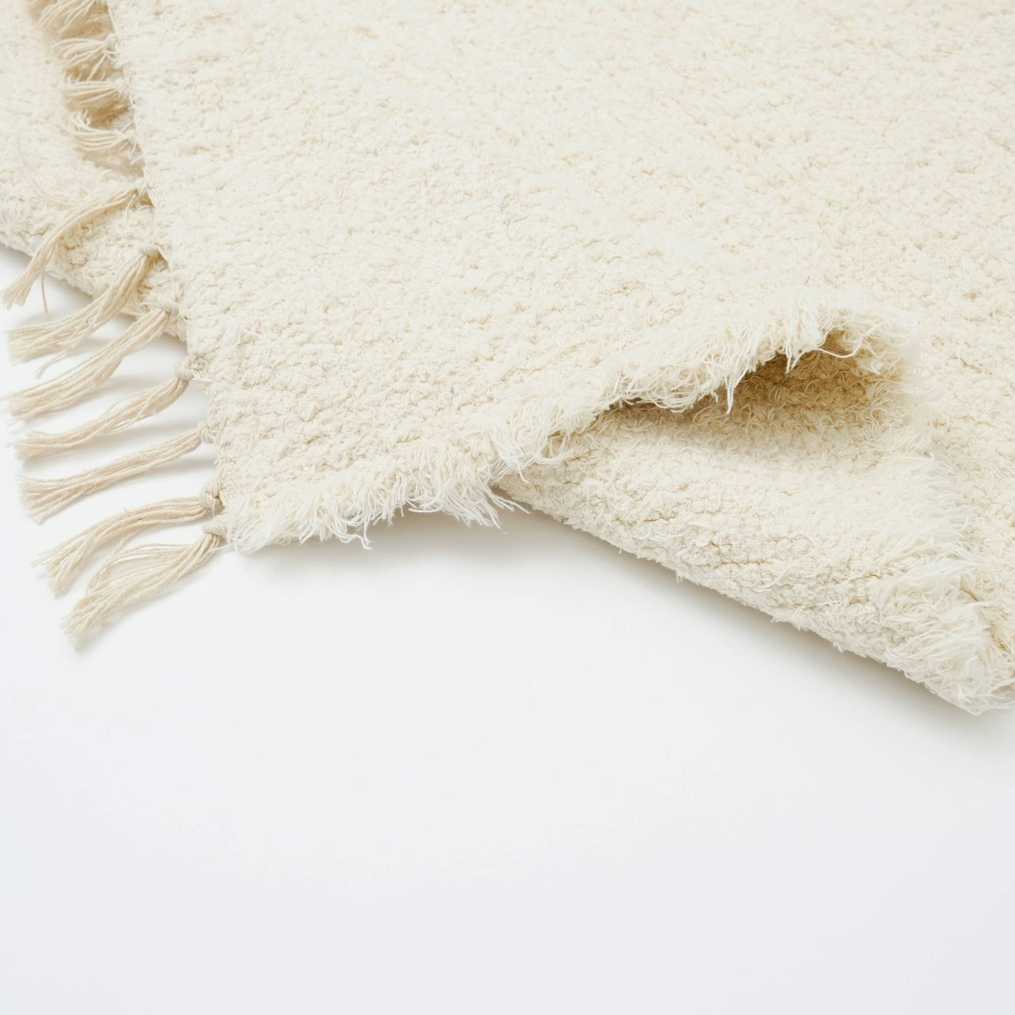 Camelot 36x24" White Cotton Blend Scatter Rug - Soft Textured Accent Rug for Living Room, Bedroom, Entryway | Rustic Fringed Design | Durable Home Décor, India