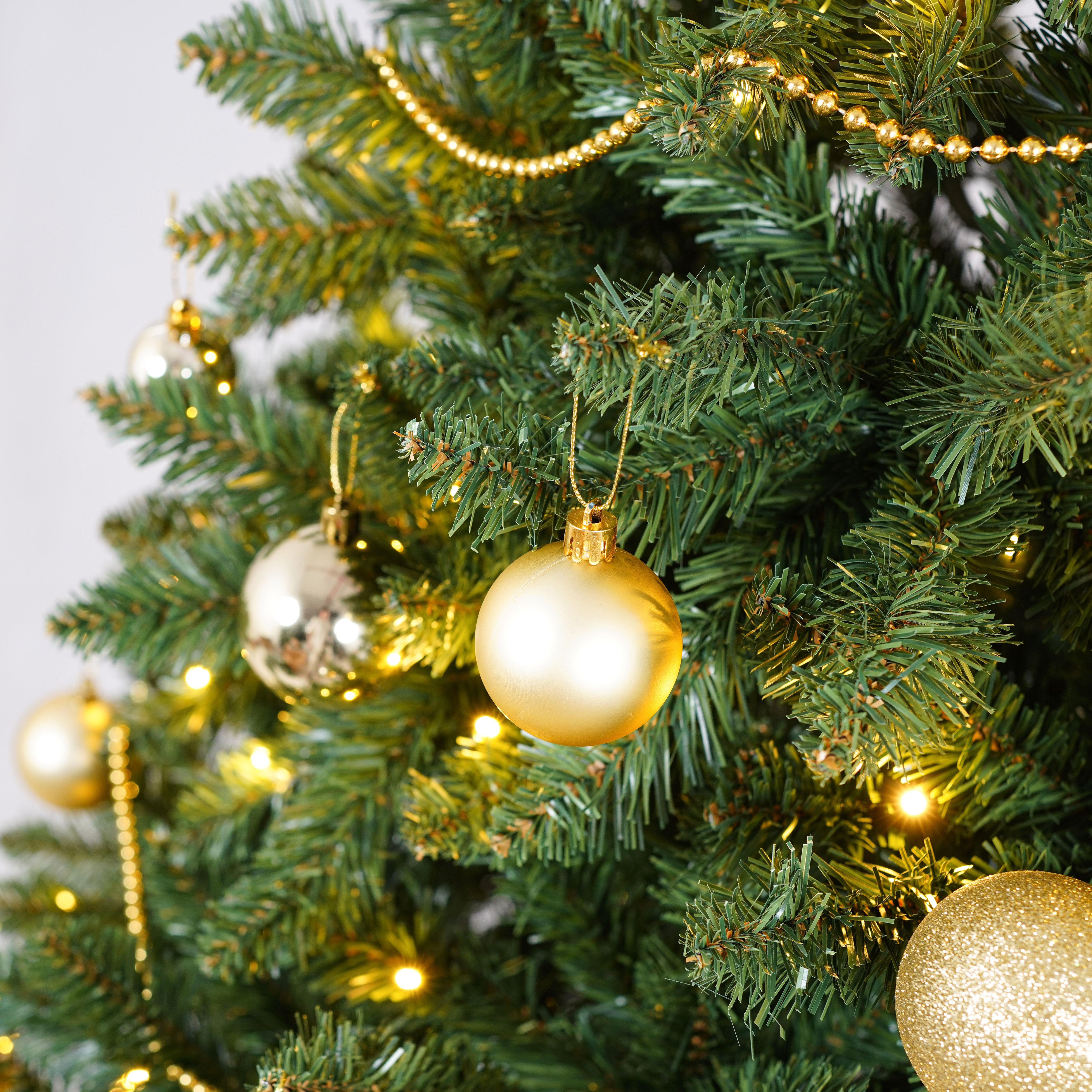 6FT Green Christmas Tree: 250 Warm White LED Lights, 1000 Realistic PVC &amp; Hard Needle Tips, Hinged Branches, Sturdy Metal Stand for Indoor Home Holiday Decor