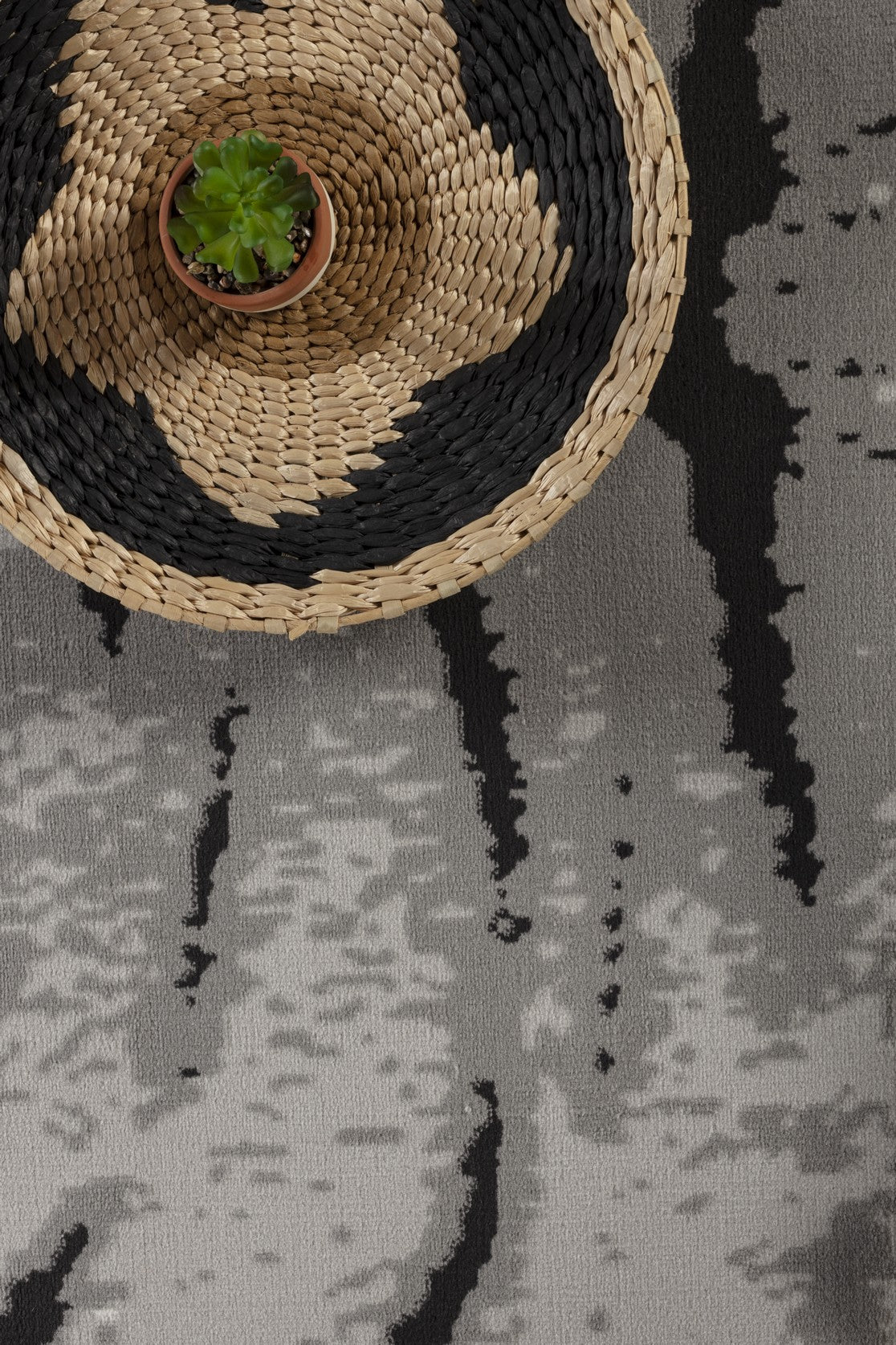 Rustic Gray Cowhide Area Rug | 5'3" x 7' | Realistic 3D Effect Polyester | Stain Resistant, Pet Friendly | Farmhouse, Lodge Decor | Machine-Made in Turkey