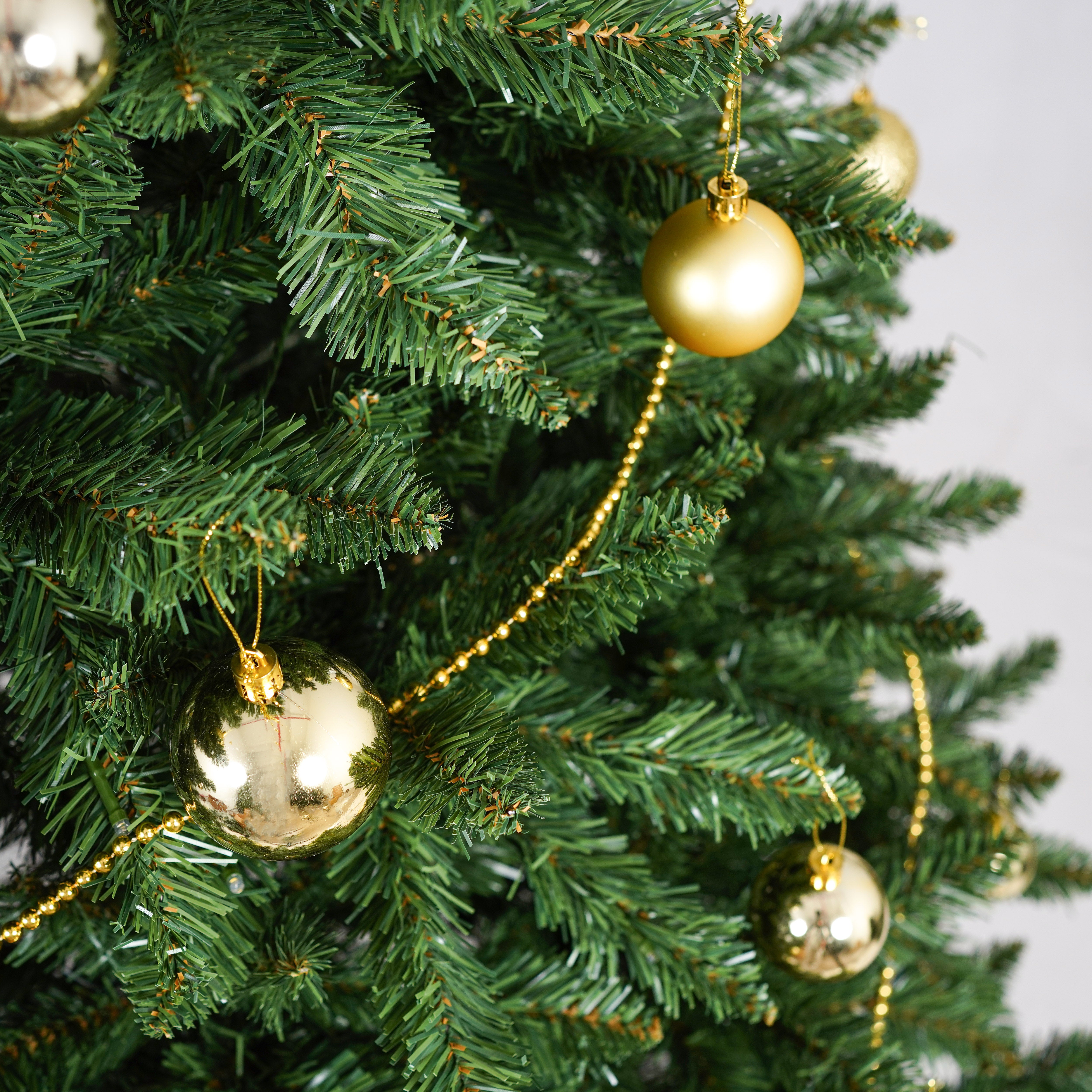 7.5FT Green Artificial Christmas Tree: 550 Warm White LED Lights, 1350 Realistic PVC &amp; Hard Needle Tips, Hinged Branches, Sturdy Metal Stand for Festive Holiday Home Decor