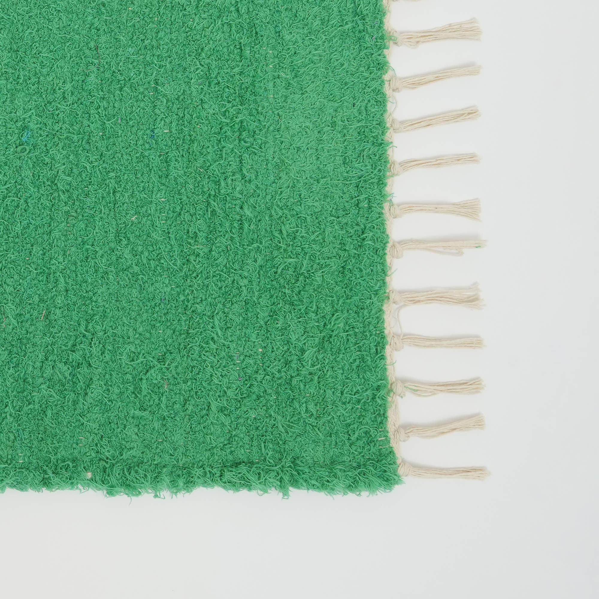 Camelot 36x24" Green Scatter Rug: Soft Cotton Blend Accent Rug for Living Room, Bedroom, Entryway Decor. Textured, Fringed, Handmade Look, India.